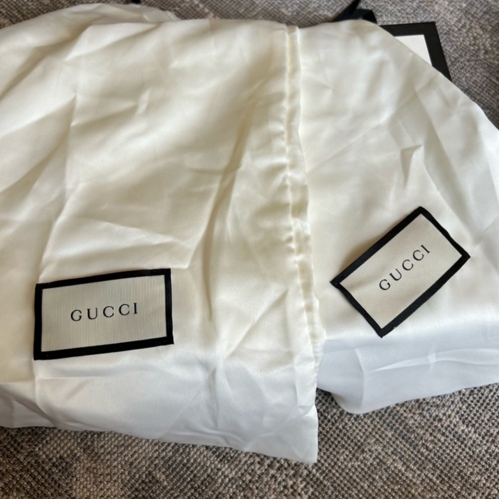 Gucci Ace Bee Sneakers - Picture 2 of 8
